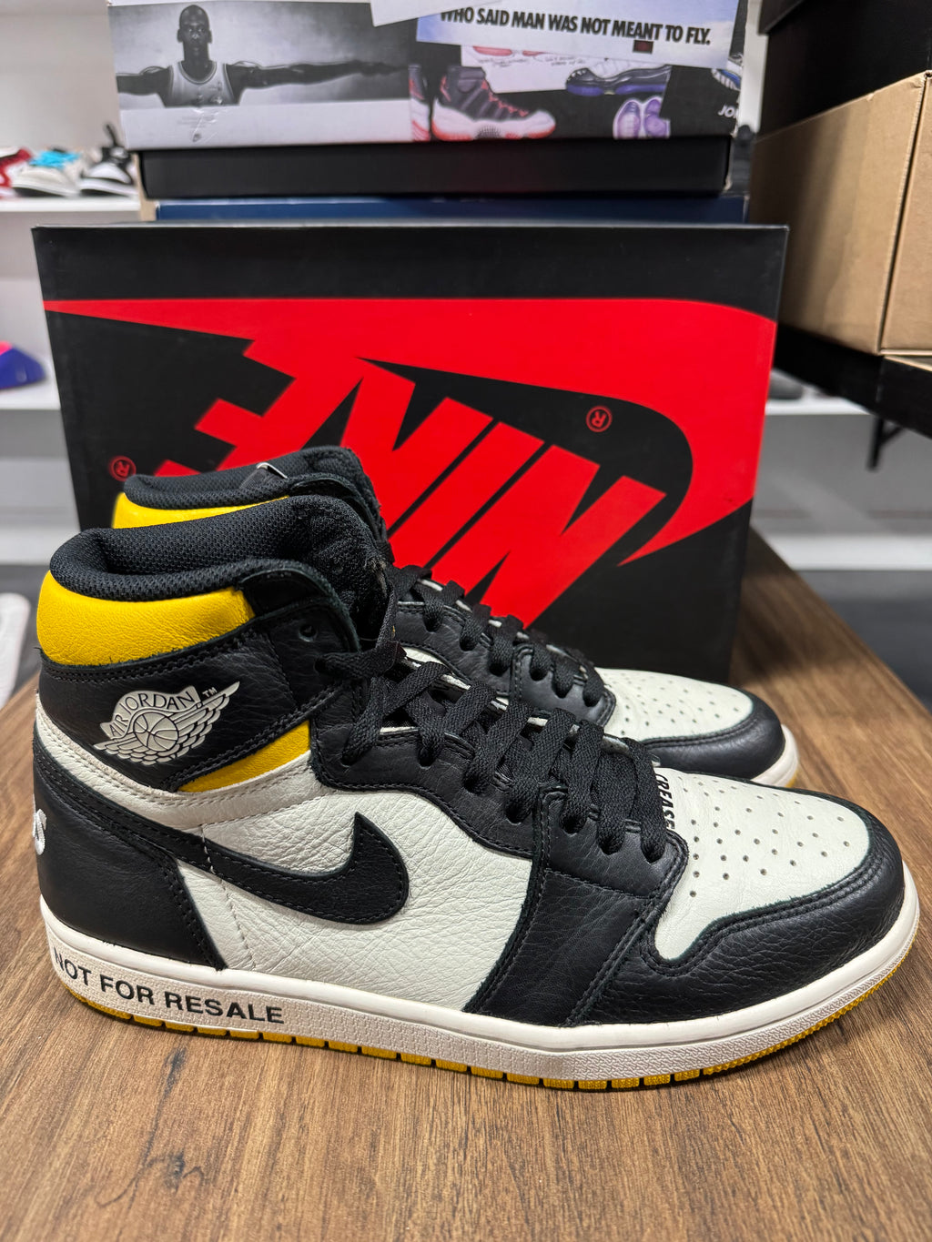 Jordan 1 Retro High Not for Resale Varsity Maize-(PRE-OWNED) NO BOX SIZE-10.5