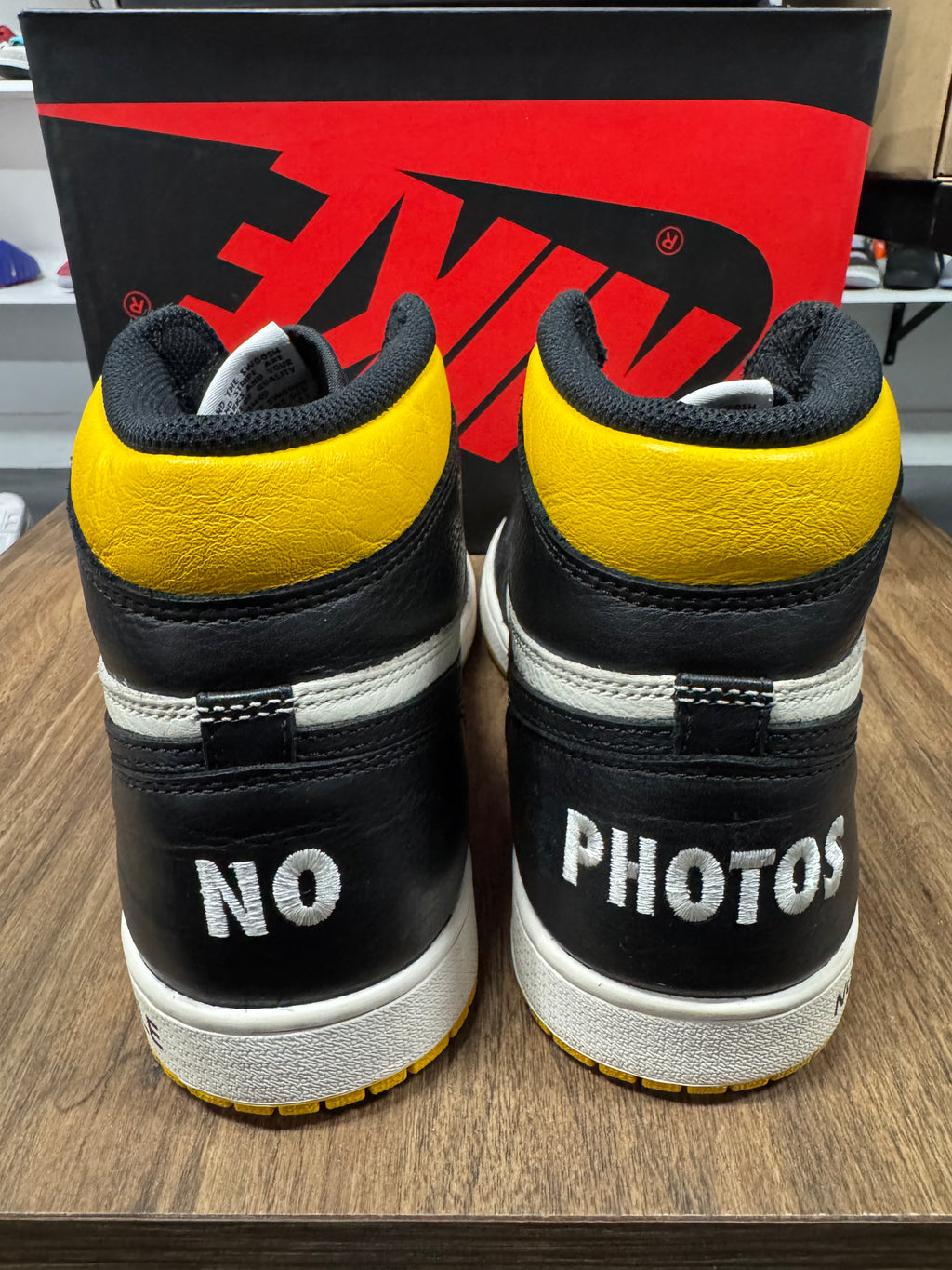 Jordan 1 Retro High Not for Resale Varsity Maize-(PRE-OWNED) NO BOX SIZE-10.5