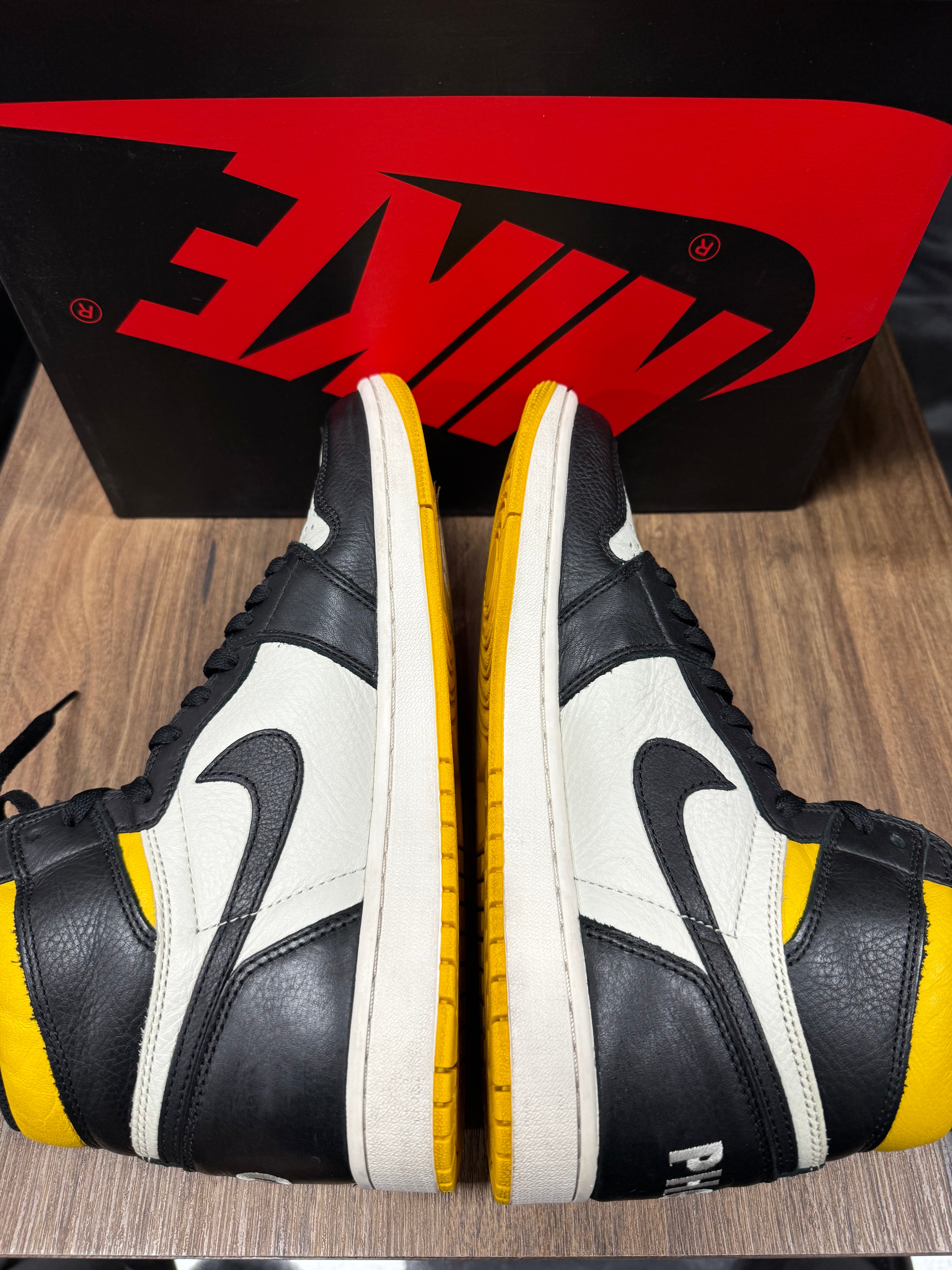 Jordan 1 Retro High Not for Resale Varsity Maize-(PRE-OWNED) NO BOX SIZE-10.5