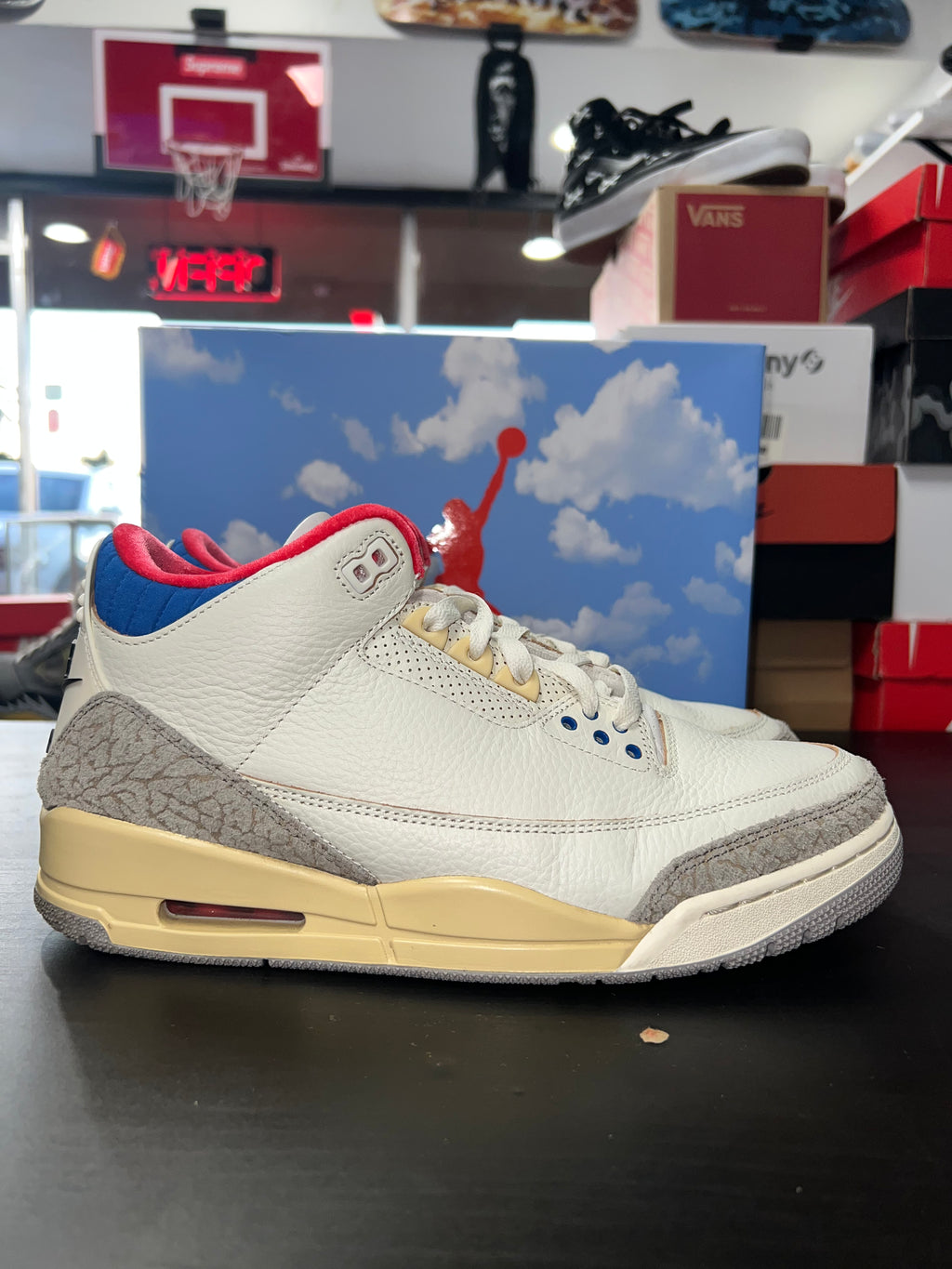 Jordan 3 Retro Seoul 2.0 (PRE-OWNED) SIZE-10