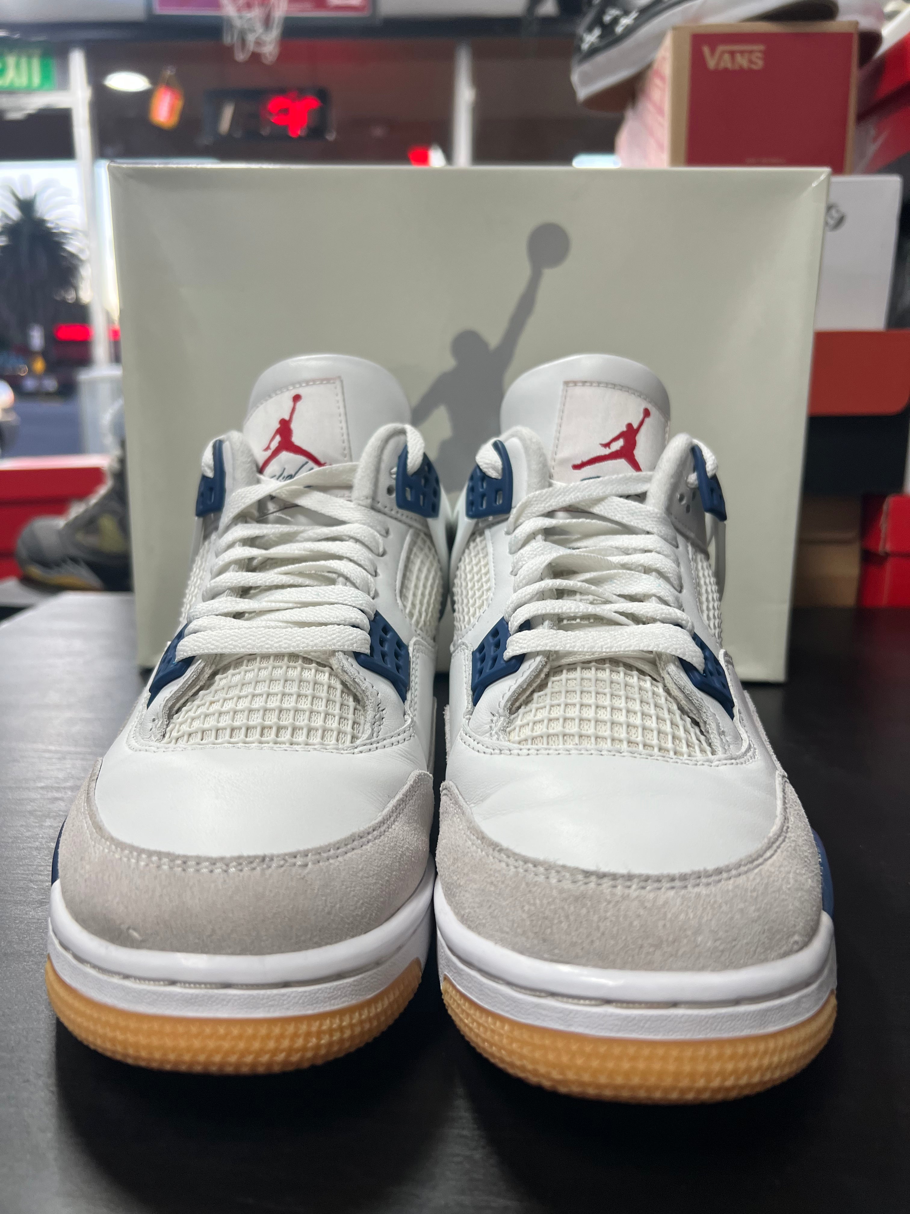 Jordan 4 Retro SB Navy (PRE-OWNED) SIZE-10.5