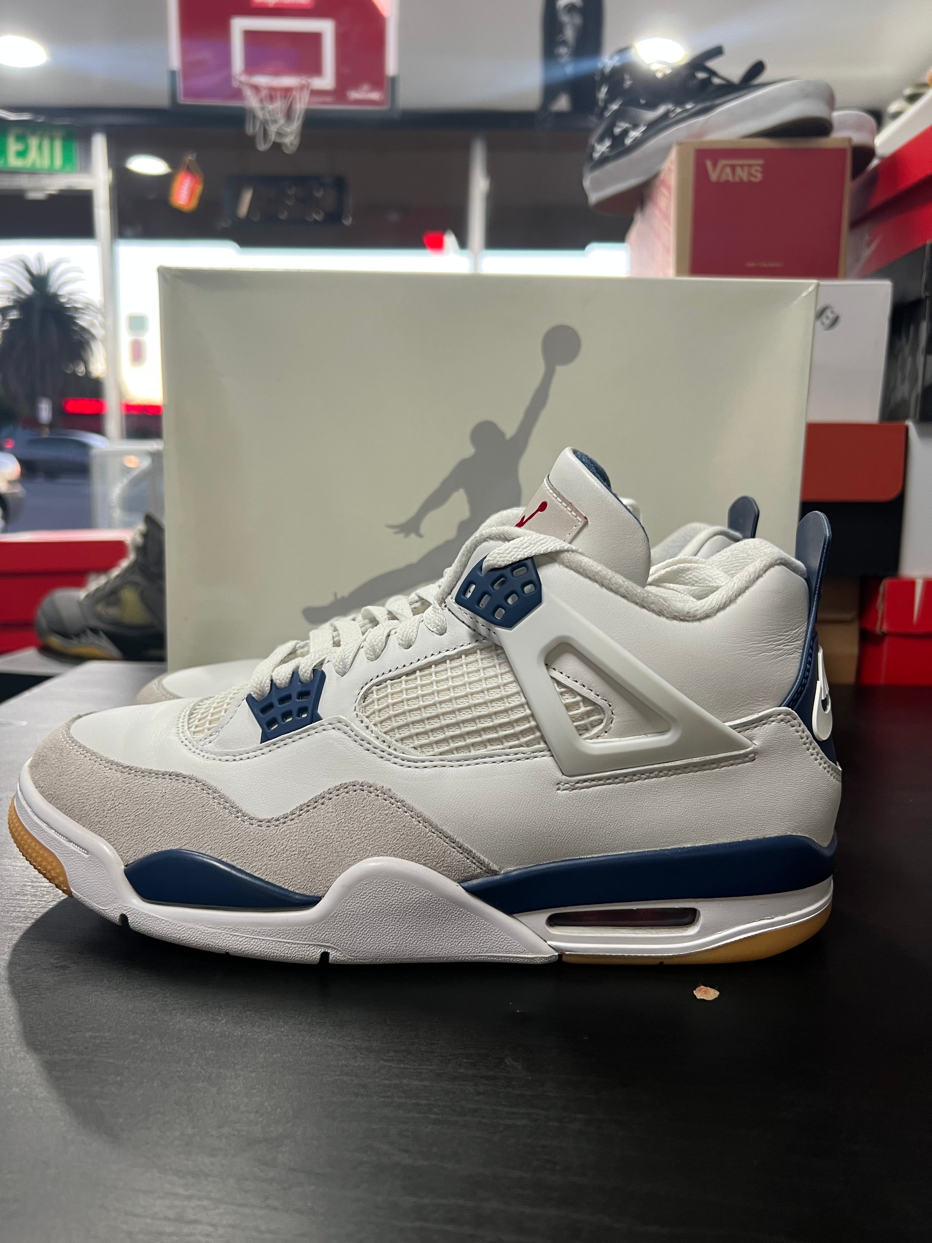 Jordan 4 Retro SB Navy (PRE-OWNED) SIZE-10.5