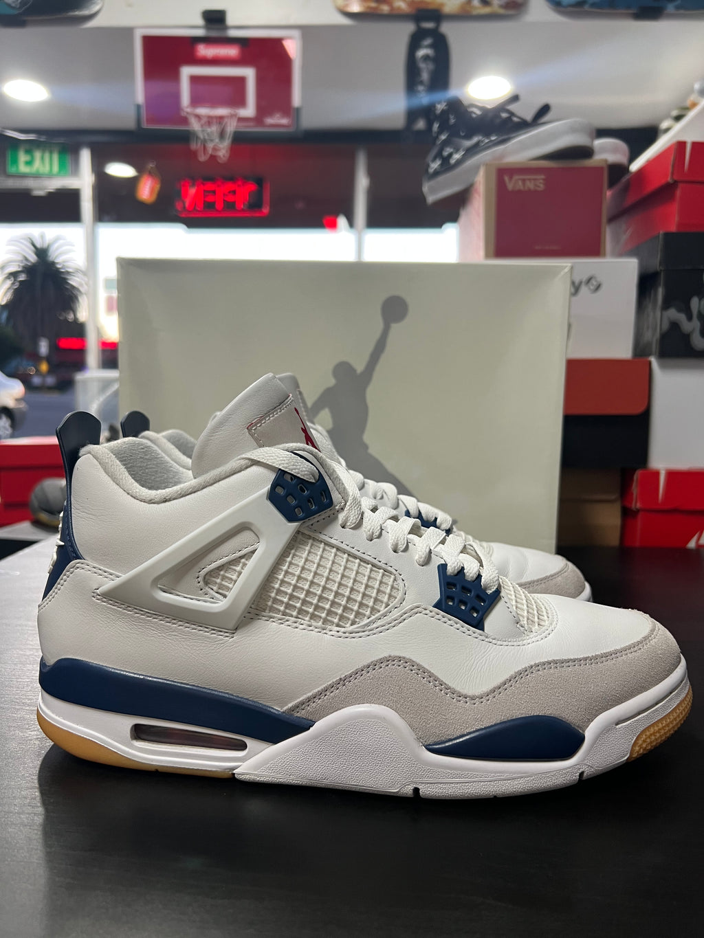 Jordan 4 Retro SB Navy (PRE-OWNED) SIZE-10.5