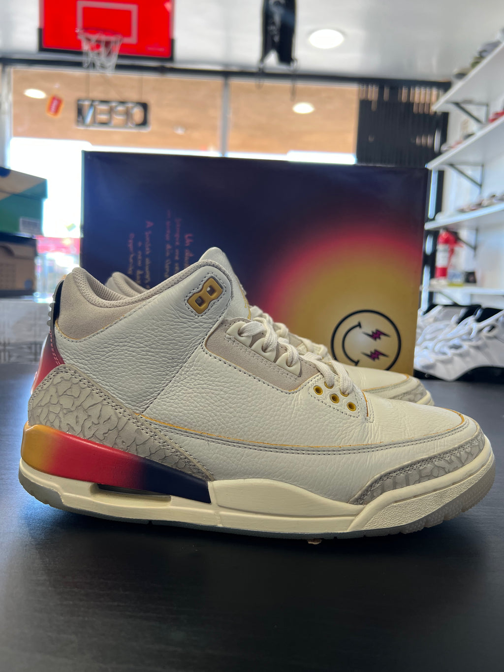 Jordan 3 Retro SP J Balvin Medellín Sunset (PRE-OWNED) SIZE-8