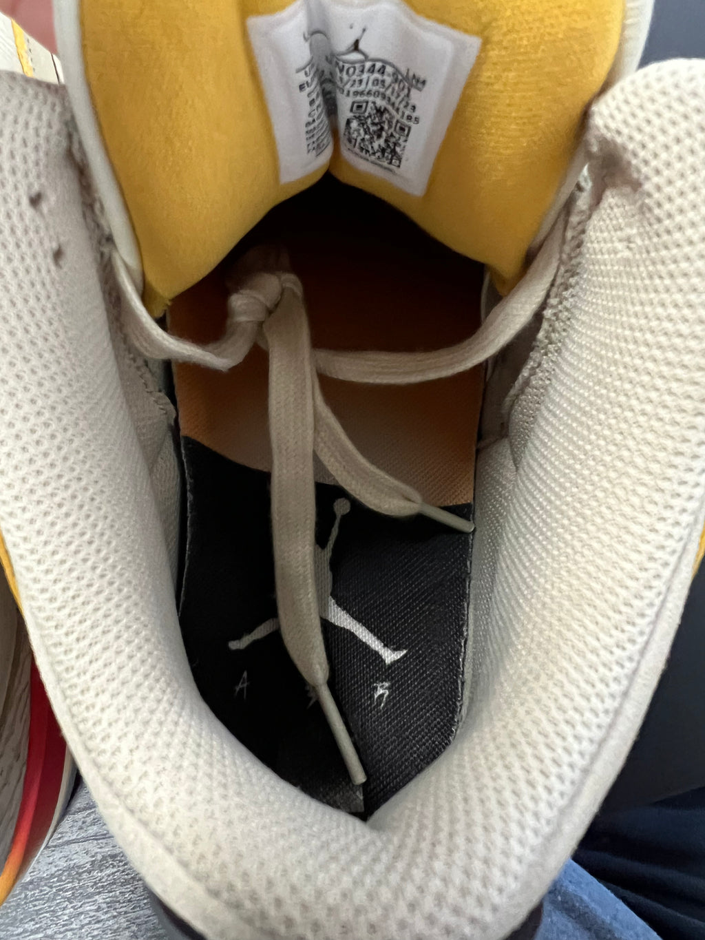Jordan 3 Retro SP J Balvin Medellín Sunset (PRE-OWNED) SIZE-8