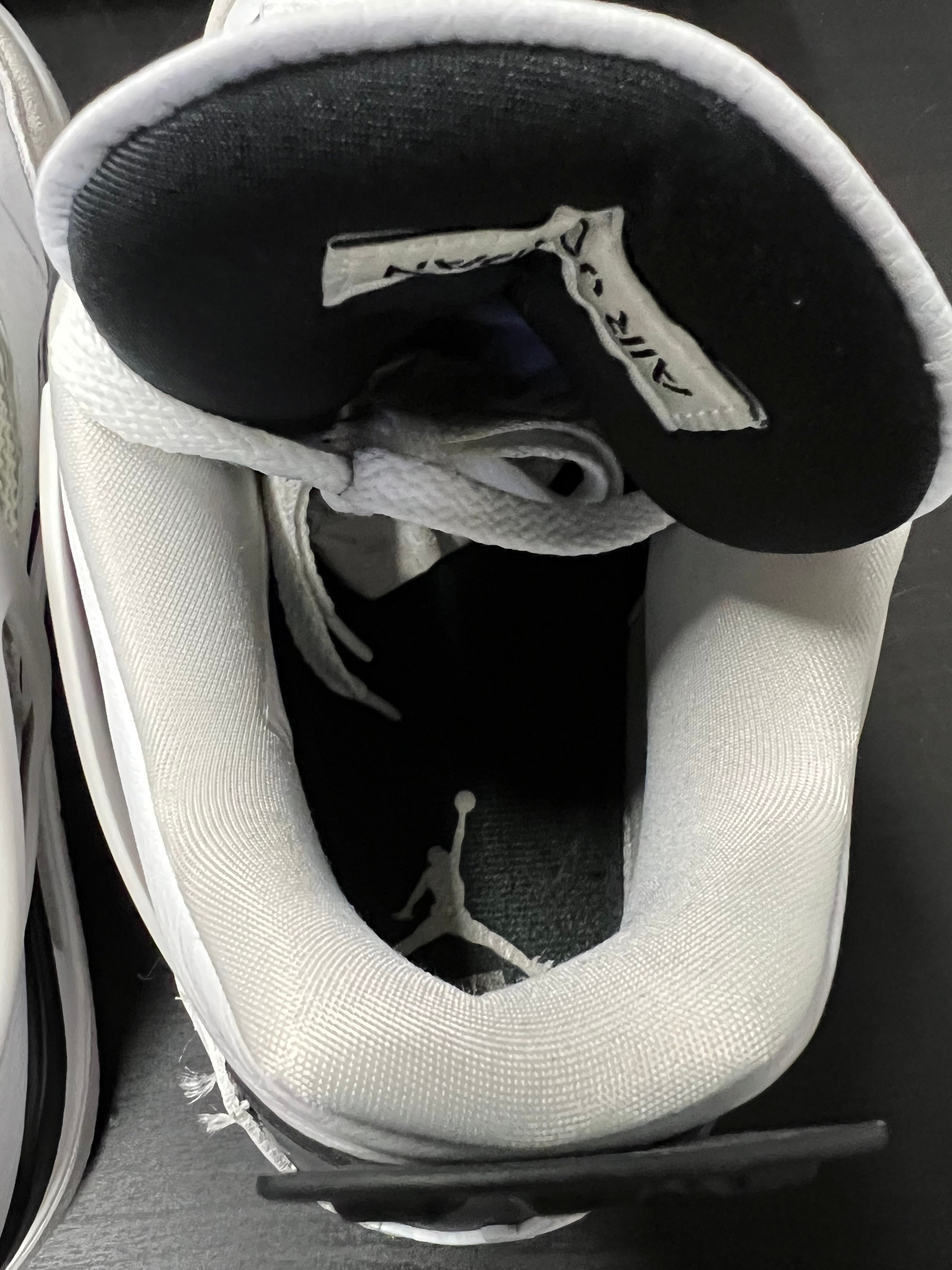 Jordan 4 Retro Military Black (PRE-OWNED) SIZE-10.5