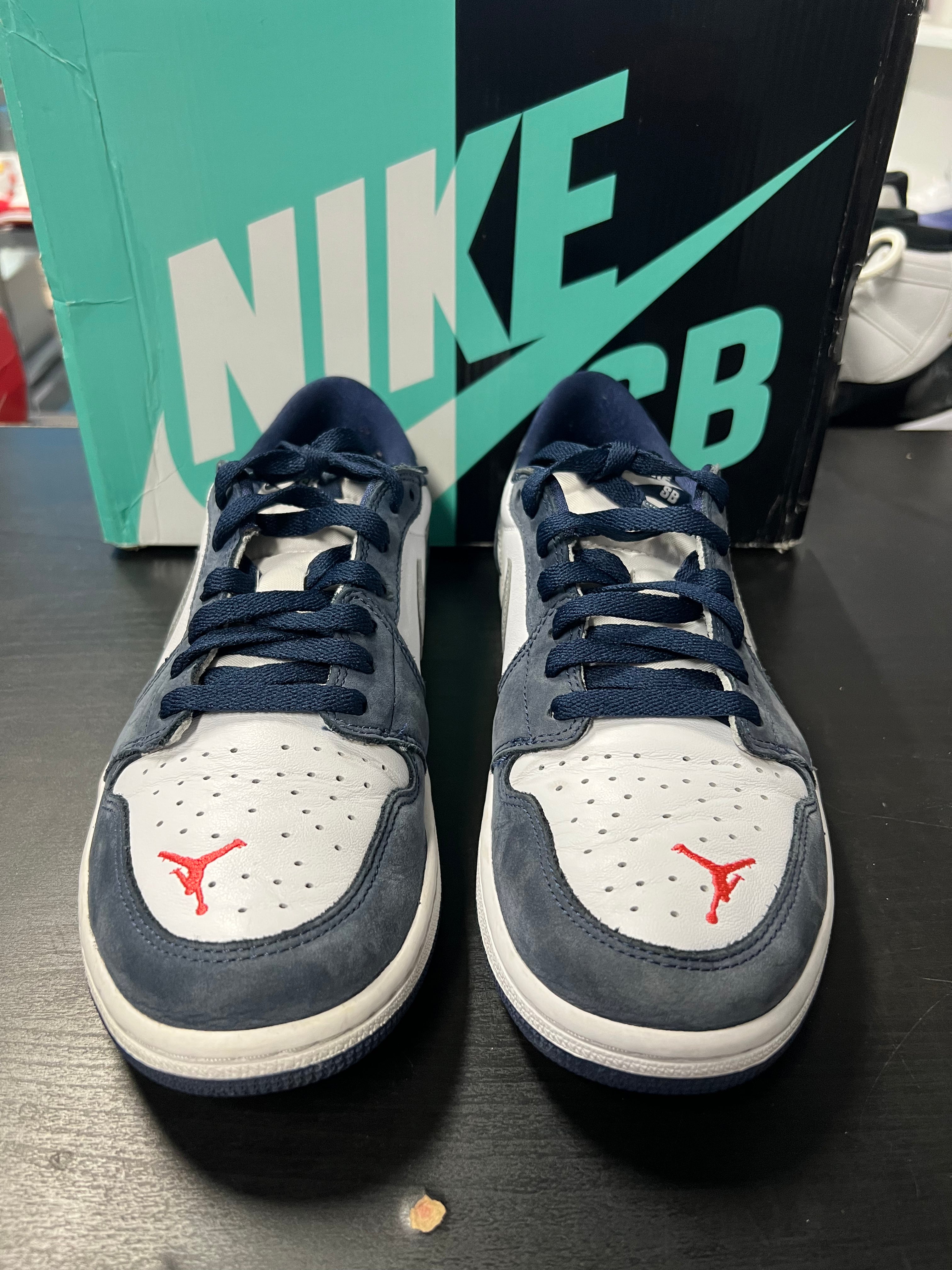 Jordan 1 Low SB Midnight Navy (PRE-OWNED) SIZE-9