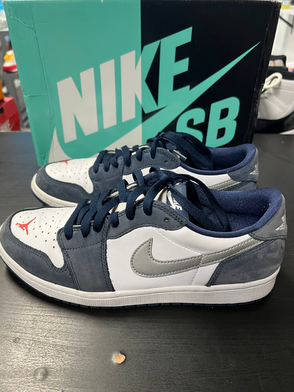 Jordan 1 Low SB Midnight Navy (PRE-OWNED) SIZE-9