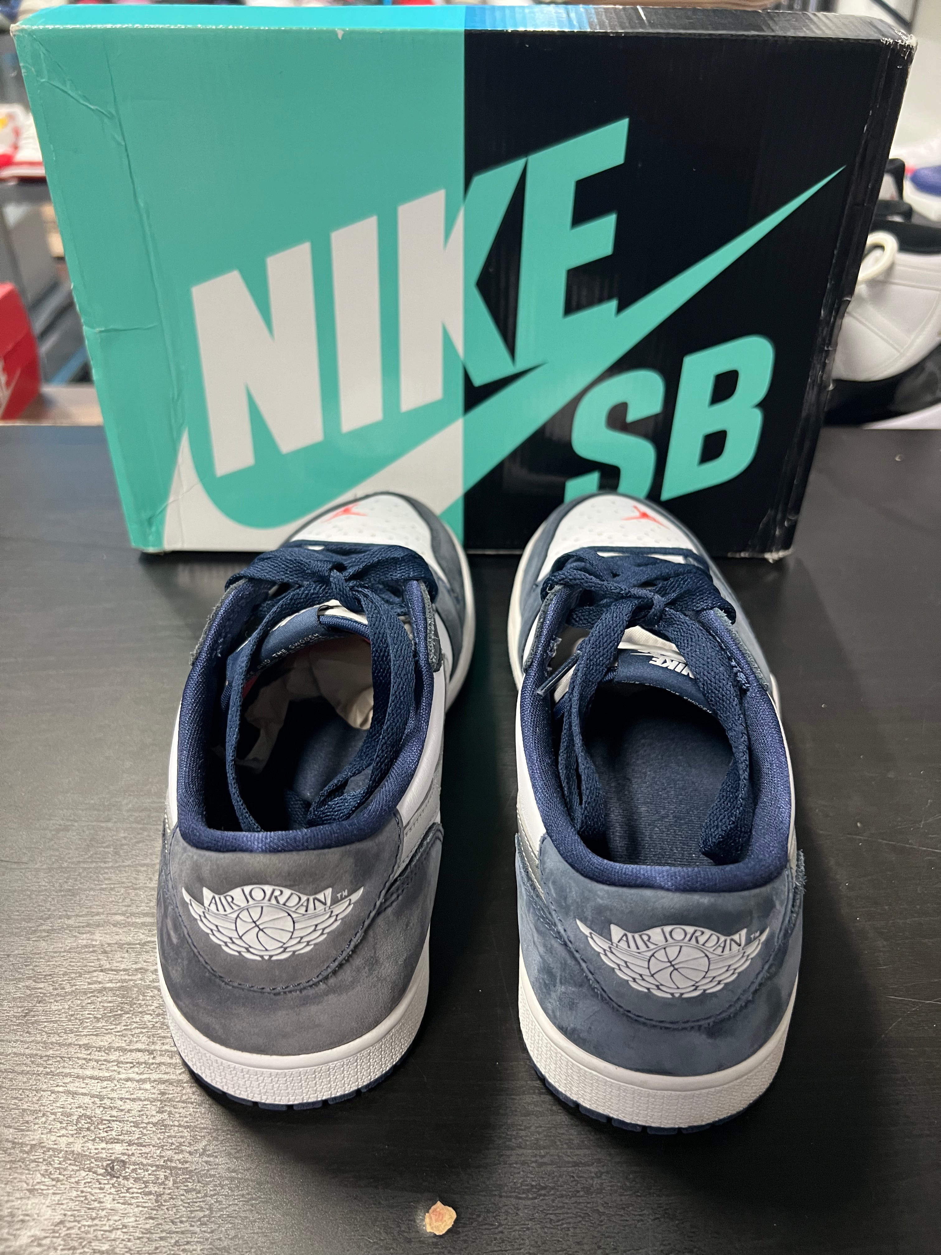 Jordan 1 Low SB Midnight Navy (PRE-OWNED) SIZE-9