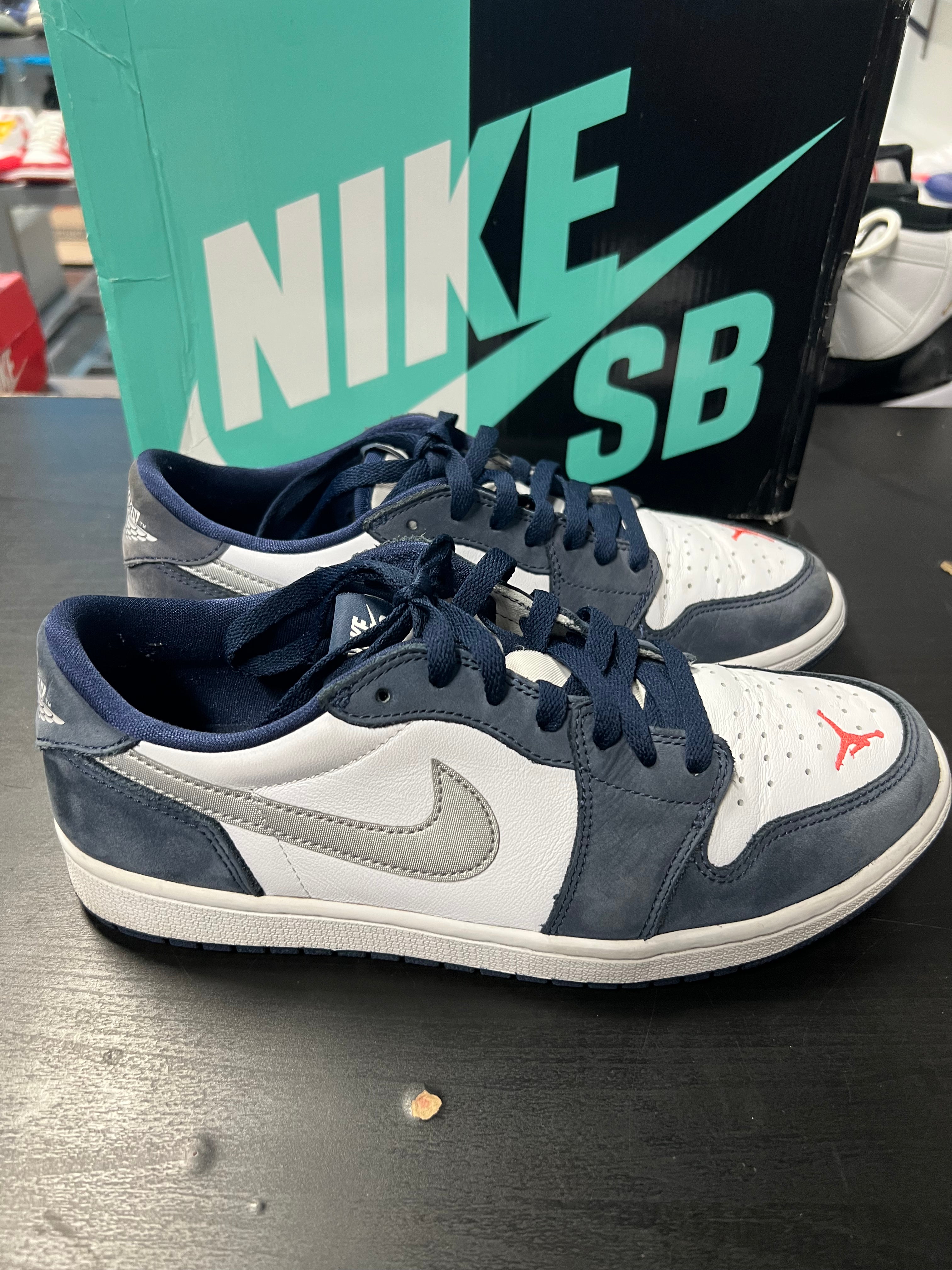 Jordan 1 Low SB Midnight Navy (PRE-OWNED) SIZE-9