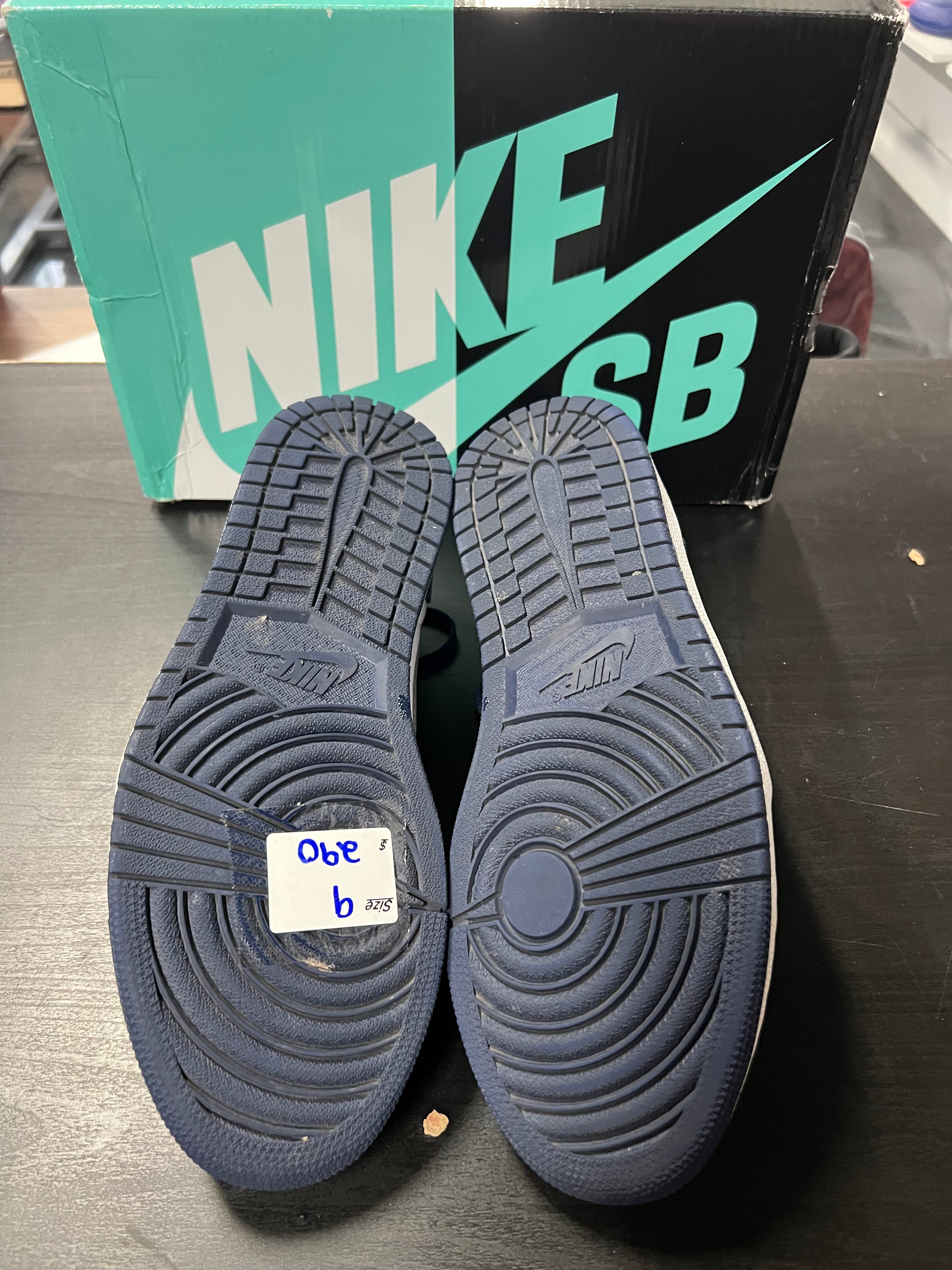 Jordan 1 Low SB Midnight Navy (PRE-OWNED) SIZE-9
