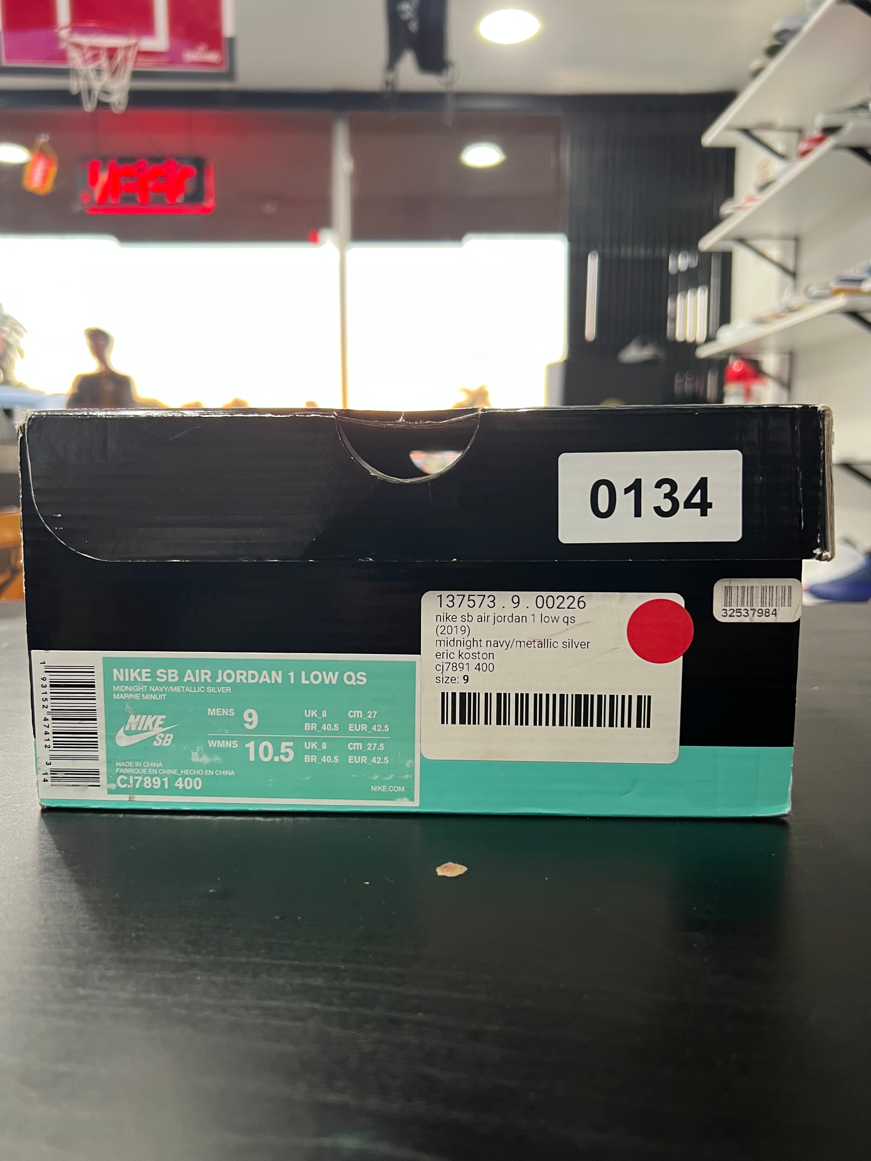 Jordan 1 Low SB Midnight Navy (PRE-OWNED) SIZE-9