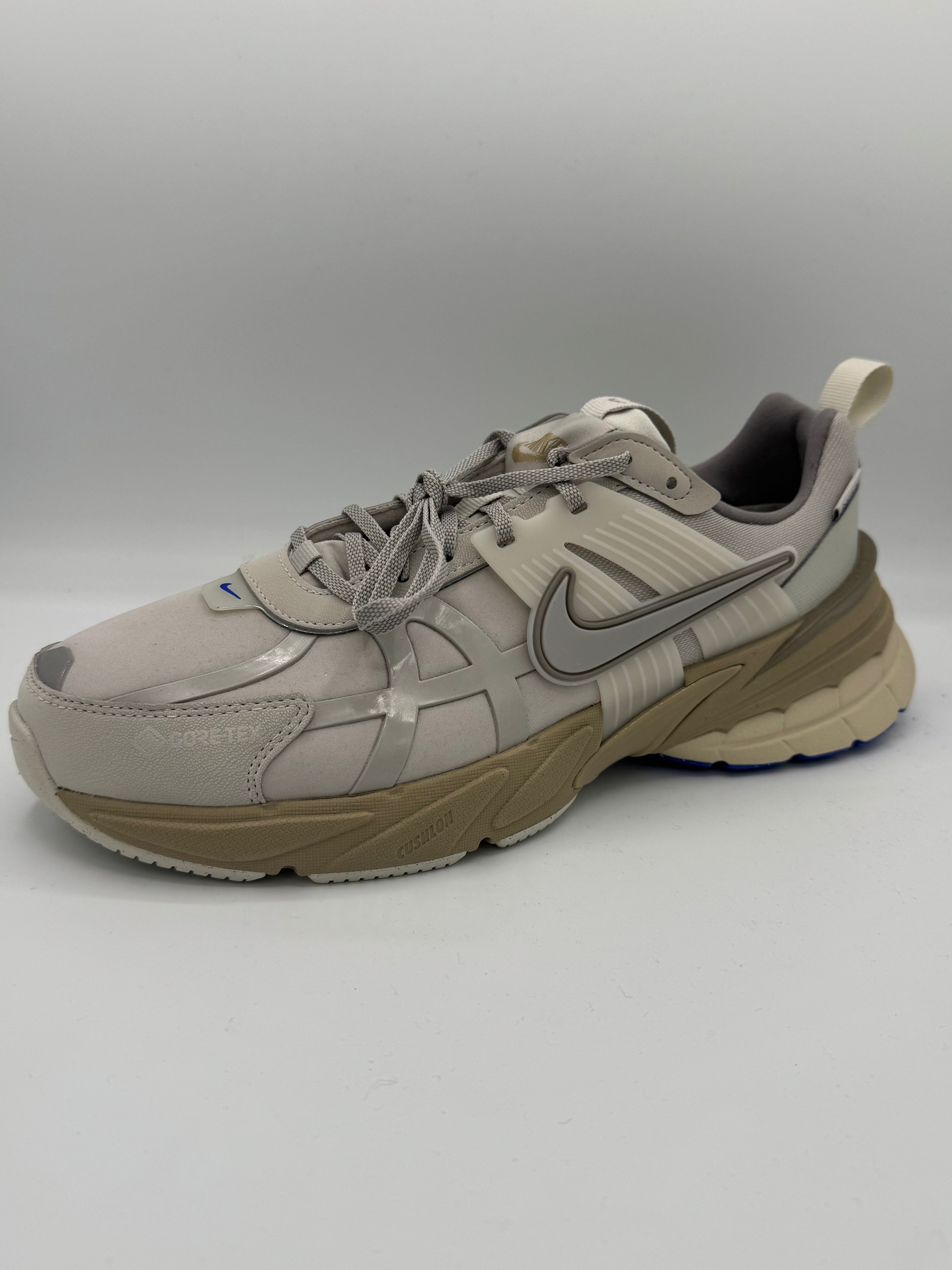 Nike V2K Run Gore-Tex Light Bone (Women's)