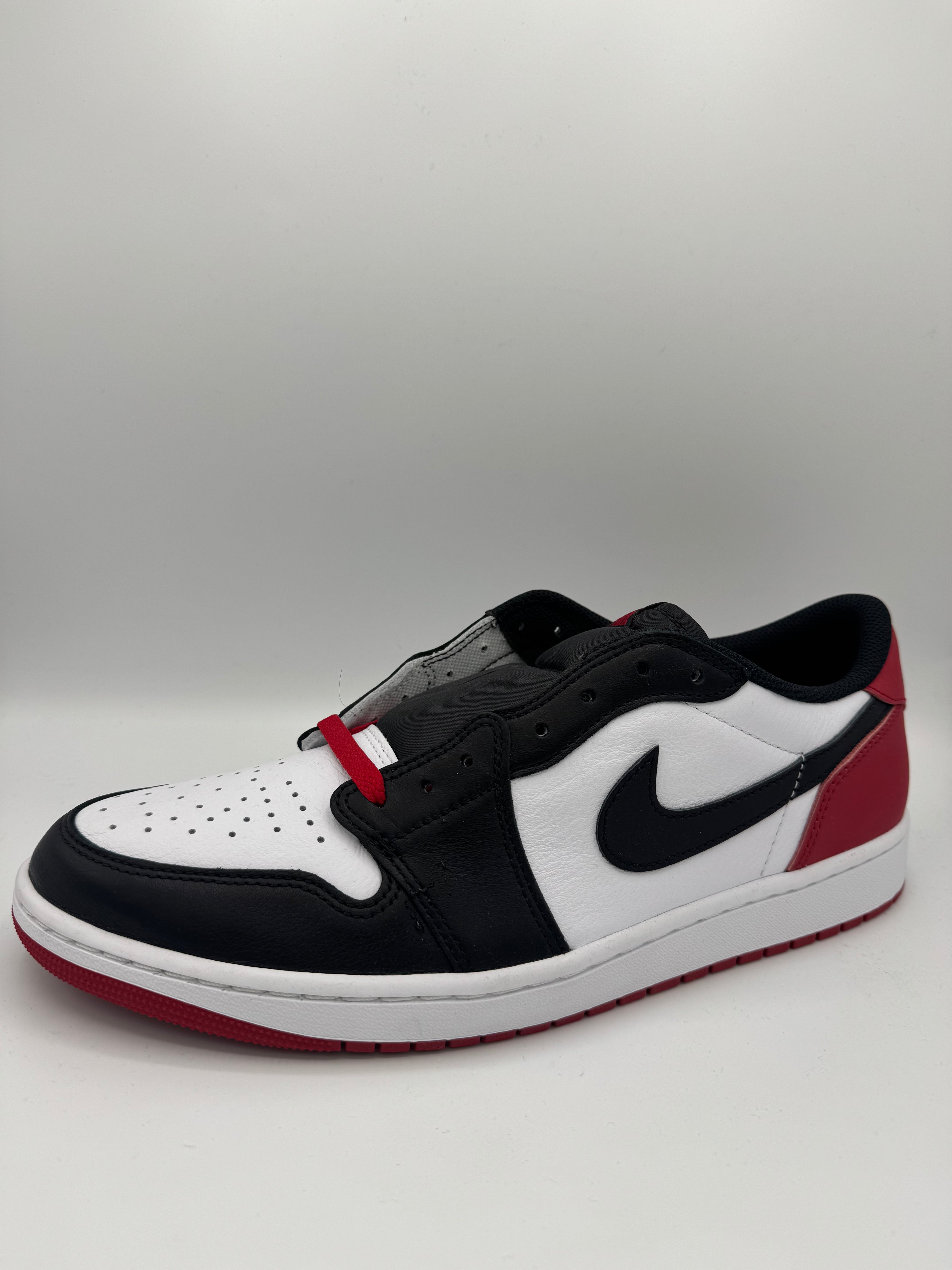Jordan 1 Retro Low OG Black Toe (2023)